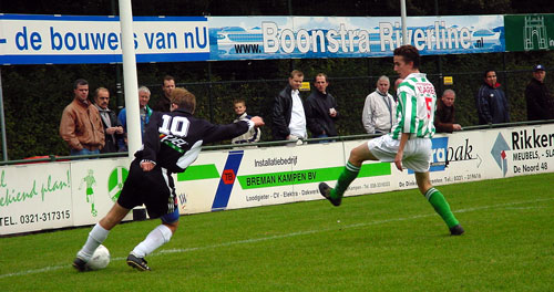 Marchel Visscher wil voorzetten, Patrick Posthuma tracht dit te verhinderen. (Foto helmich Lubberts)